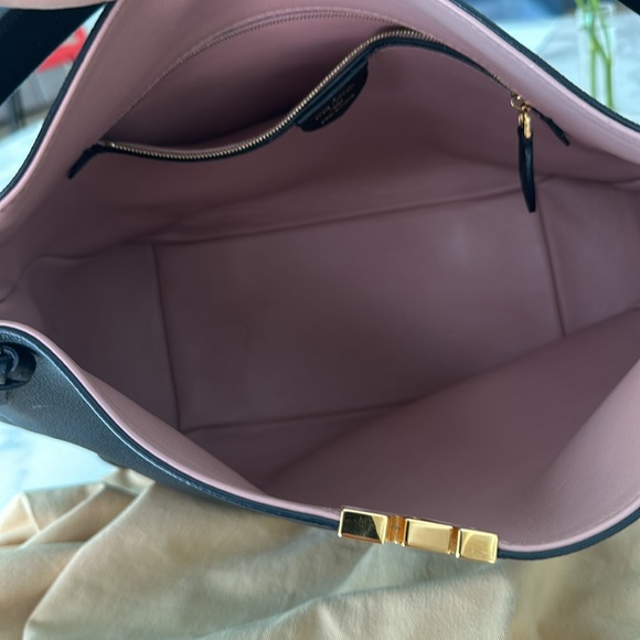 Barely used LV - Picture 3 of 3